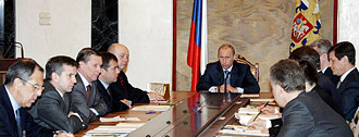Cовещание с членами Правительства. 27 марта 2006 года. Фото пресс-службы Президента России