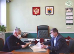 Глава Республики Карелия Артур Парфенчиков посетил Кондопожский ЦБК. Фото © aokcbk.ru